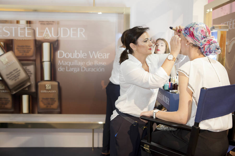 En el stand de Estée Lauder mostraron cómo encontrar la base de maquillaje perfecta para cada tipo de piel.