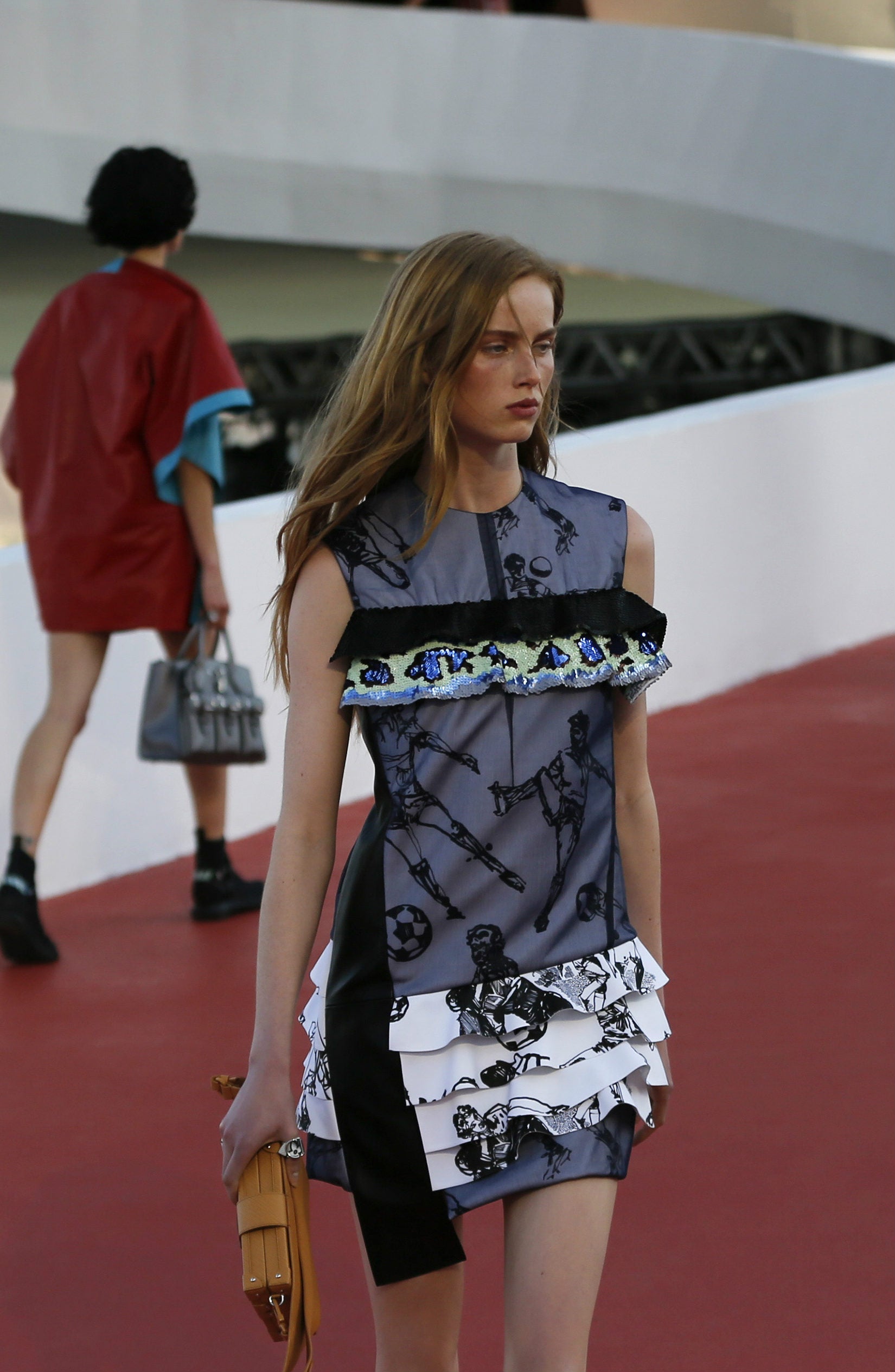 Algunos estampados como éste nos recordaba que al mismo tiempo se disputaba en Milán la final de la Champions.