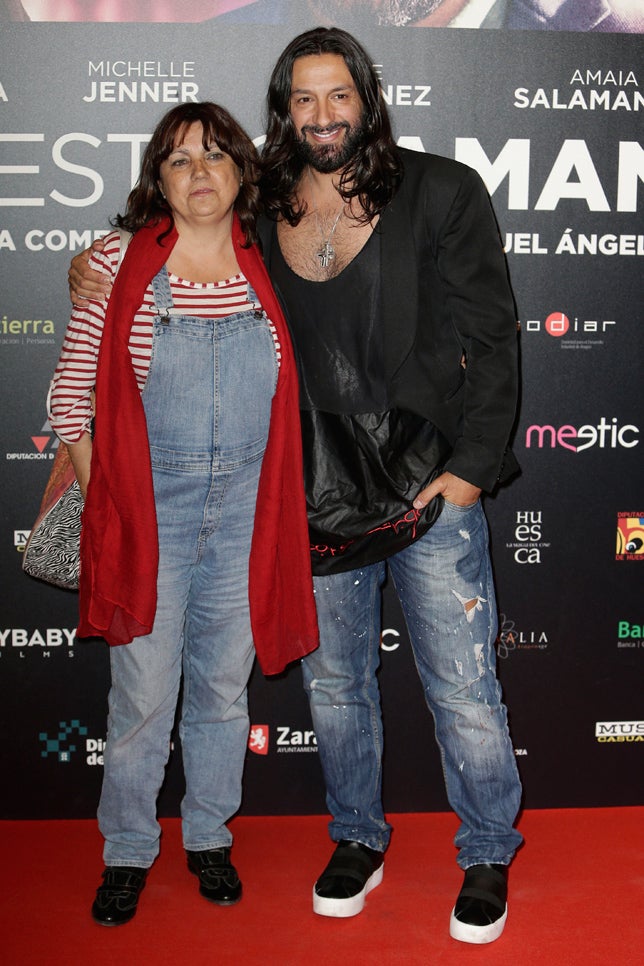 Que lo de ir a las alfombras rojas con vaqueros se ha puesto de moda es una realidad. Pero una cosa es eso, y otra muy diferente ESTO, un auténtico despropósito...