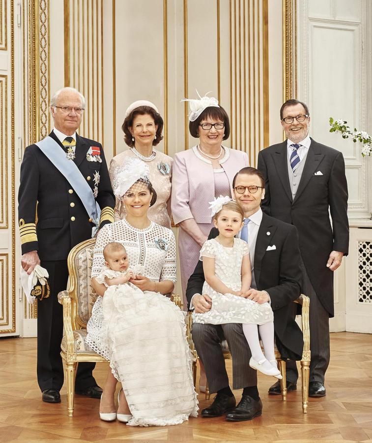 Los reyes suecos, Silvia y Carlos Gustavo, y los padres de Daniel Westling, Ewa y Olle.