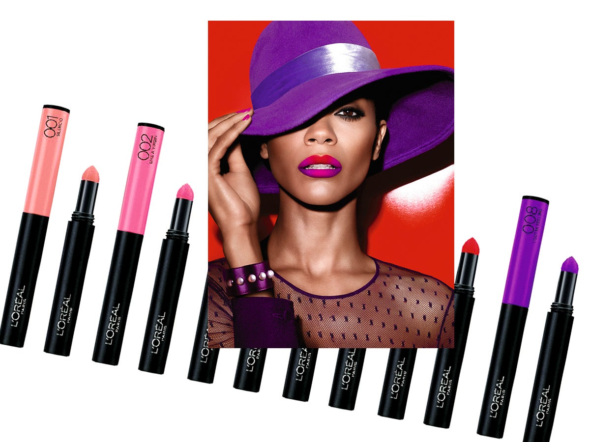 Los labiales mate siguen de actualidad. Pero ya no nos conformamos con las clásicas barras, queremos nuevas texturas y un acabado de terciopelo. Y para eso, la textura perfecta es en polvo, como la que incluye LOréal Paris en los nuevos labiales Infalible Mate Max, que cuentan con un aplicador cónico en esponja, que logra una precisión de profesional. ¿La clave? Su base de pigmentos de color puro mezclados con diferentes aceites, para no resecar.