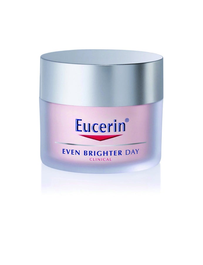 Crema hidratante de día que reduce y controla las manchas de pigmentación difusas o localizadas causadas por cambios hormonales, inflamaciones, la edad o algunos medicamentos y siempre con relación a la exposición solar. Su formula específica permite el uso también en mujeres embarazadas. (27,50€)