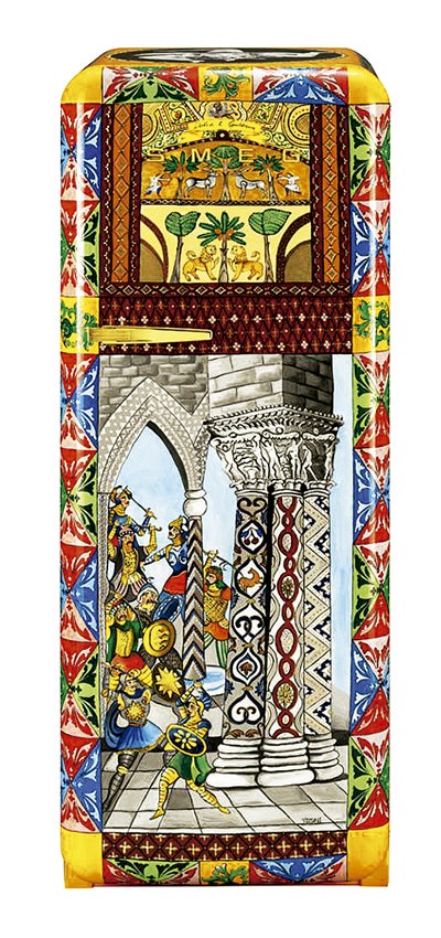 El dúo Dolce & Gabbana aceptó el reto de la marca Smeg para decorar sus neveras. El resultado remite a la cerámica siciliana. (www.smeg.es)