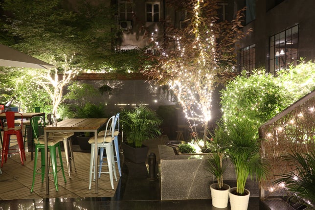 La terraza de Zitty Madrid (Calle Veláquez, 128) no solo ofrece un agradable ambiente para tomar desde el brunch a disfrutar del afterwork. También ofrece planes alternativos como clases de inglés, pop-ups de moda y complementos o sesiones 'beauty'. Más completo, imposible.