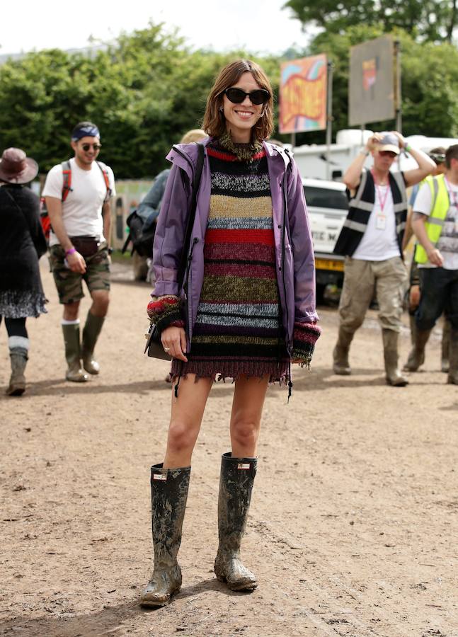 La 'it girl' con las botas Hunter, imprescindibles en este Festival de música, que combinó con un minivestido de punto