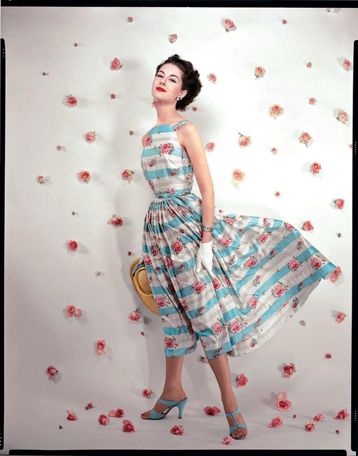 Erwin Blumenfeld fue un habitual colaborador de la revista 'Vogue', para la que firmó numerosas portadas, como esta fechada en 1953.