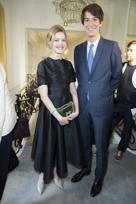 La modelo y alexander Arnault, en el desfile de Christian Dior.