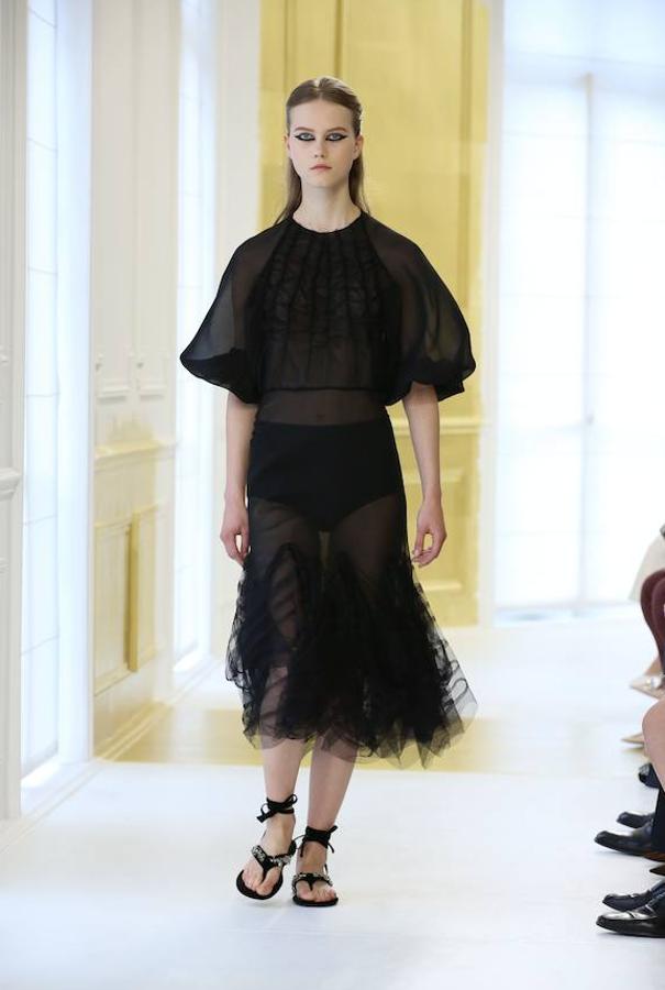 Otra de las propuestas todo al negro de la casa francesa