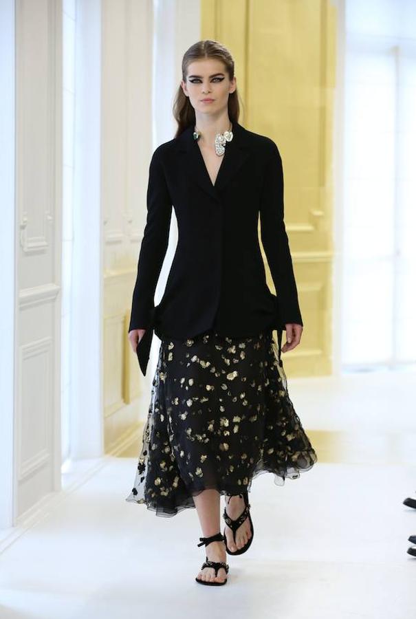 Chaqueta negra y falda deluxe de la colección de Alta Costura