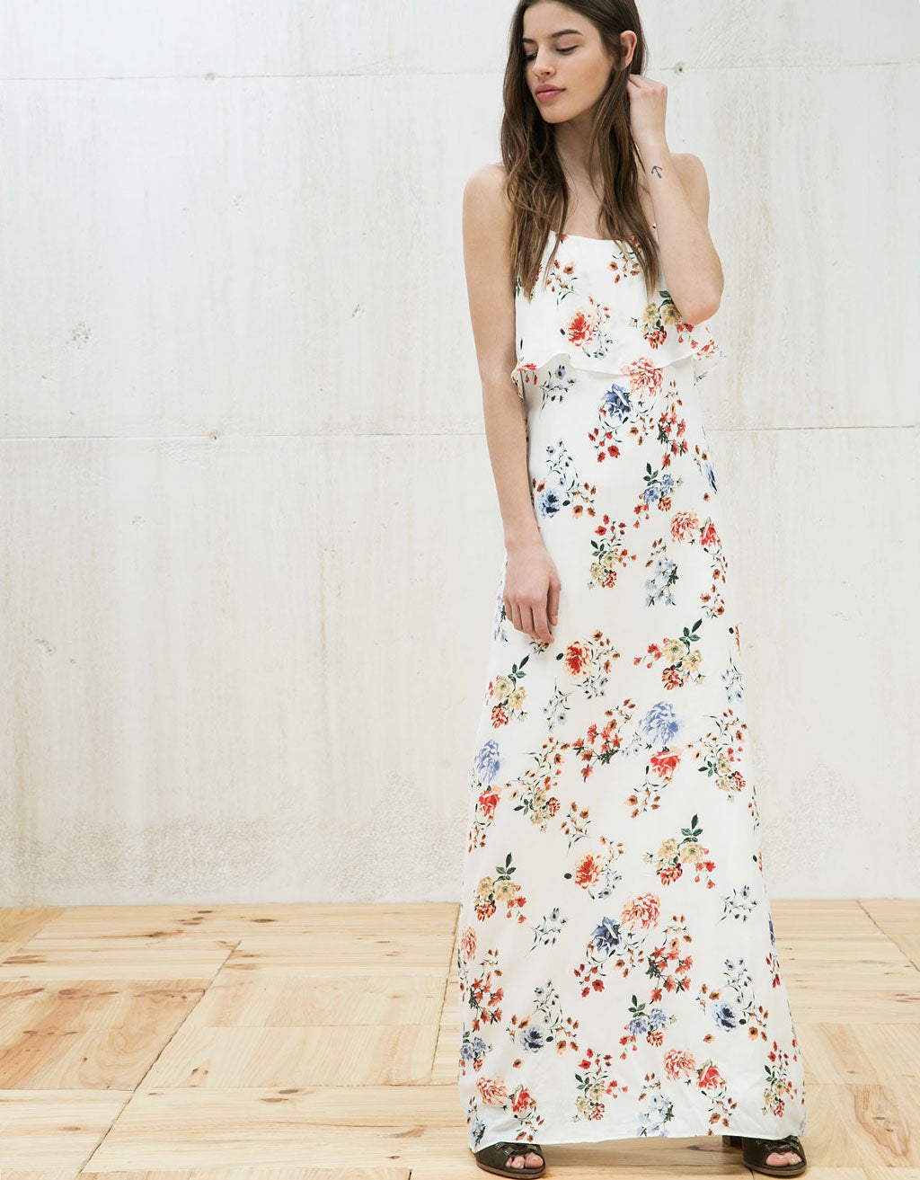 Si buscas un vestido largo para este verano a buen precio, este de Bershka tiene que ser tuyo (Precio rebajado de 29.99 euros a 19.99 euros).