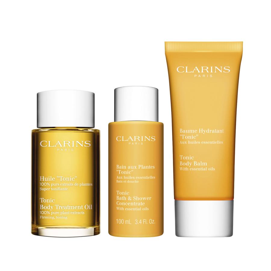 Tratamientos estimulantes para ayudar a tonificar y revitalizar los tejidos, suavizar y satinar la piel, y despertar el cuerpo y el espíritu. El cofre contiene: Huile "Tonic", Bálsamo Hidratante "Tonic" y Baño de Plantas "Tonic" Aromafitoterapia, de Clarins (55,50 €, solo online www.clarins.es).