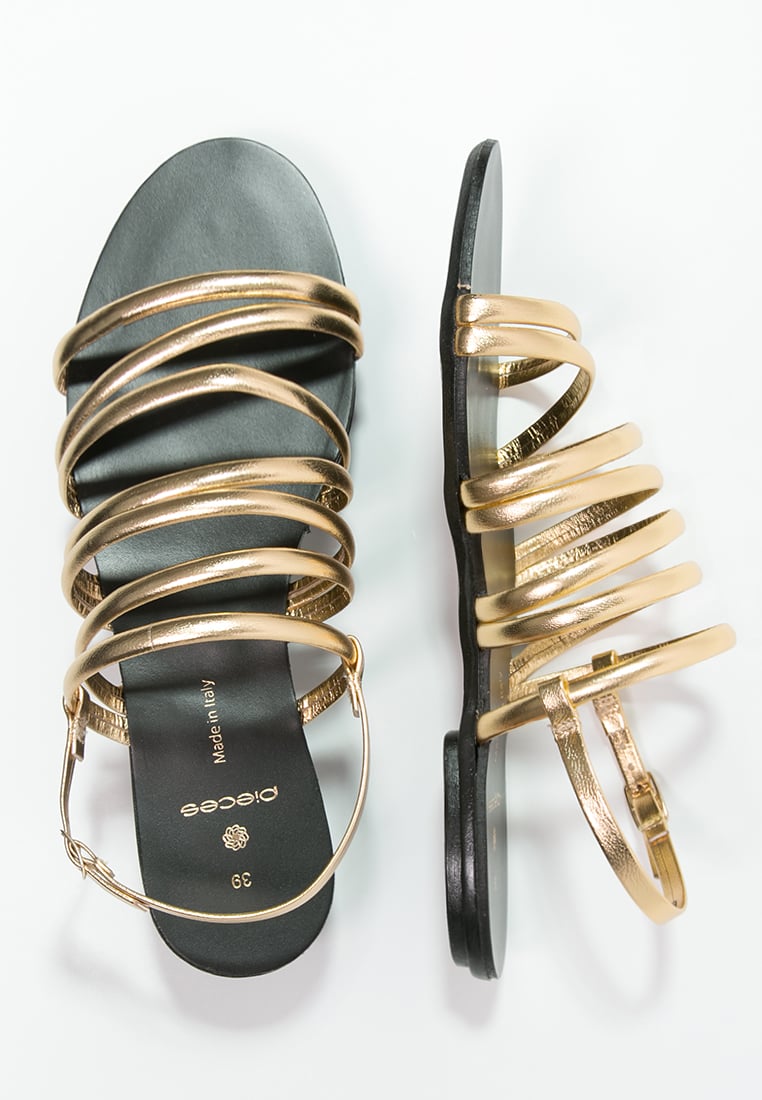 Si te gustan los modelos metalizados, estas doradas están a la venta en Zalando (Precio rebajado de 49.95 euros a 27.45 euros).