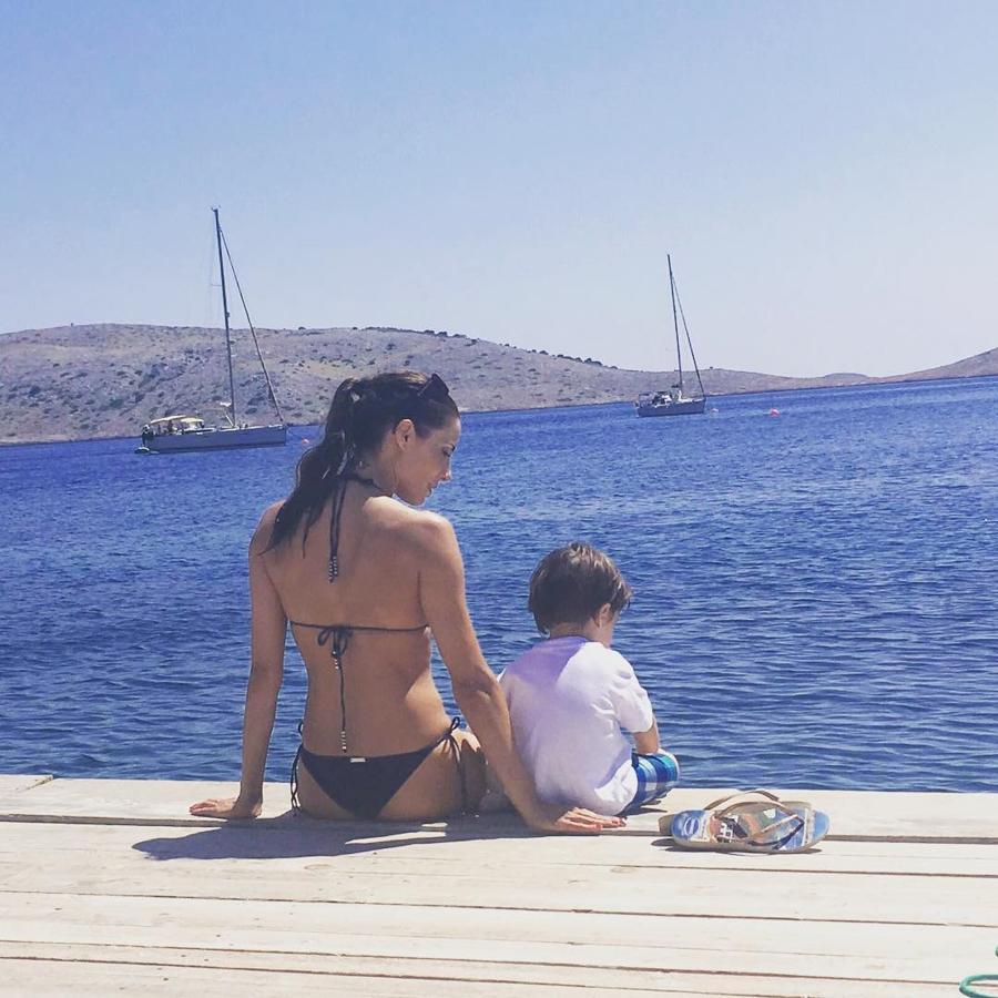También hay tiempo para los momentos más familiares, como este de Pilar Rubio junto a su hijo mayor.