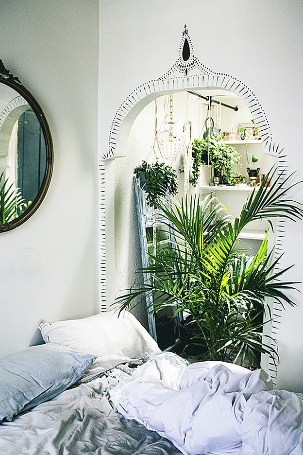 Free people prefiere las plantas grandes sobre una decoración 'all white'