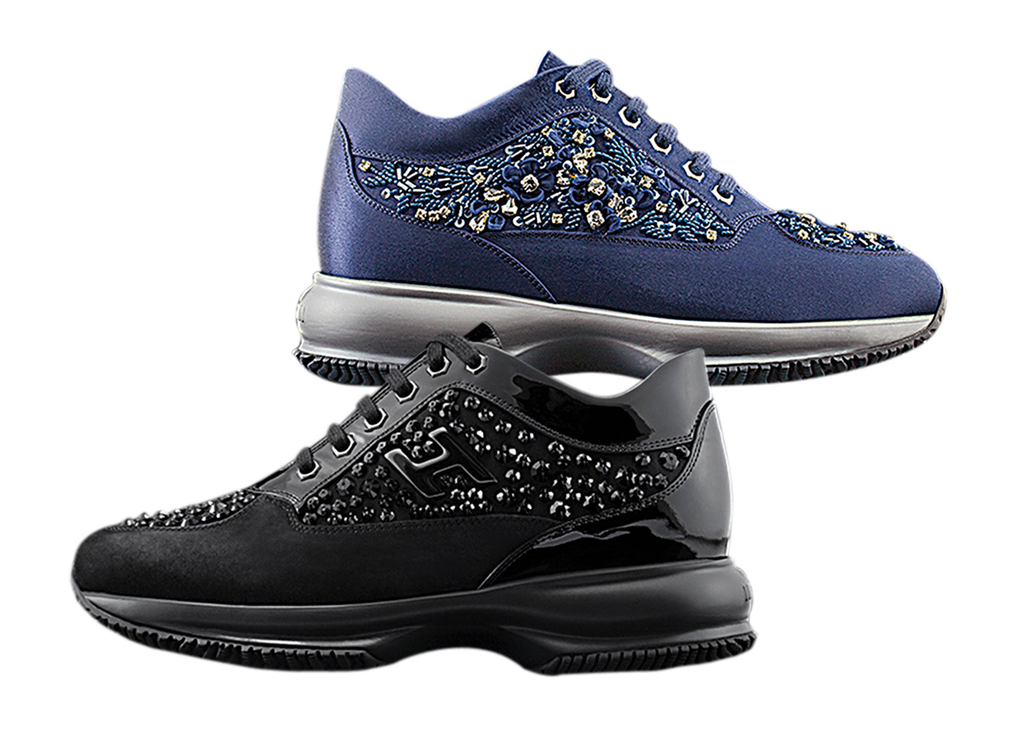 Hogan por fin llega a nuestro país. Se instala en El Corte Inglés de Serrano, en Madrid, y contará con toda su colección, incluidas las emblemáticas deportivas Interactive (para mujer y hombre) y la serie Atelier, dedicada a tres ciudades: Sidney, en satén azul, y Nueva York, en negro con pedredría (ambas en las fotos); y París, en piel blanca y plata.