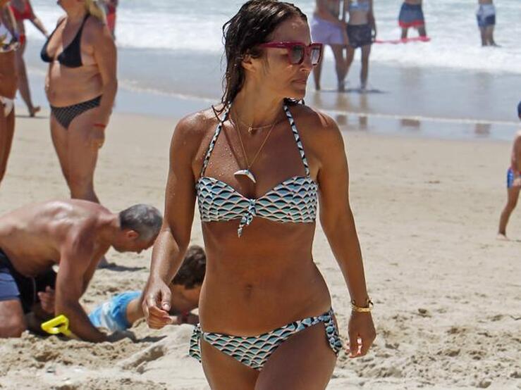 Fotos: Los bikinis, bañadores y vestidos de la maleta de Paula Echevarría