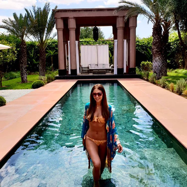 Bikini con lazos y kimono floral, la apuesta segura y acertada de Paula Echevarría.