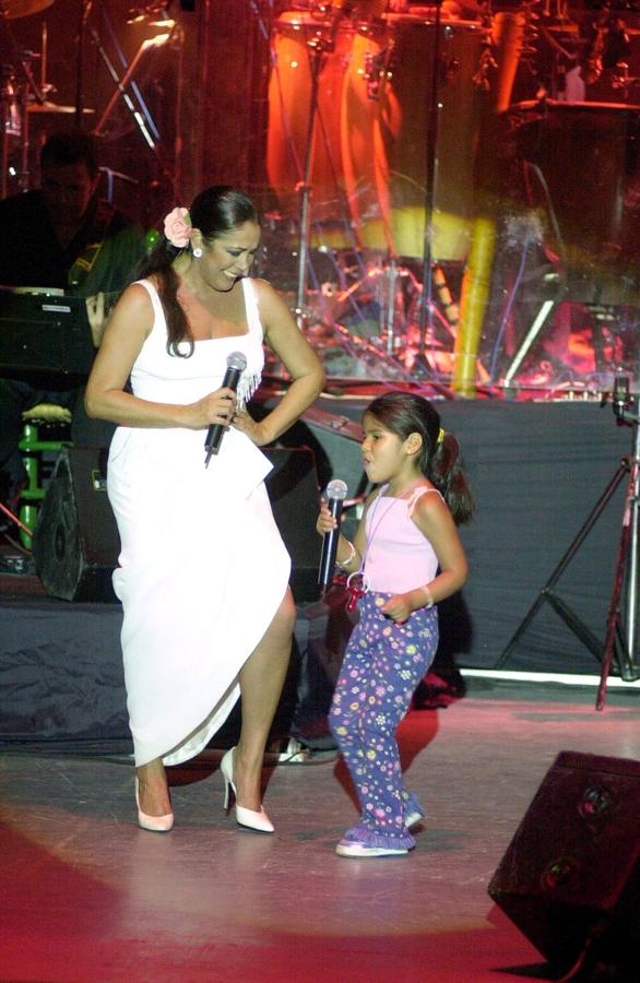 Aunque ahora la relación es tensa entre madre e hija, hubo un tiempo en el que Chabelita bailaba al son de su madre.