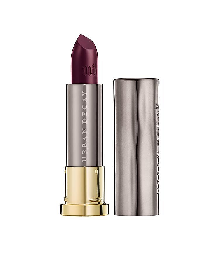 Tono 99 – Cream. Una carga de pigmentos para conseguir un color increíble en una sola pasada. Una textura supercremosa y una fórmula rica en aceites que nutre los labios. (18,50€)