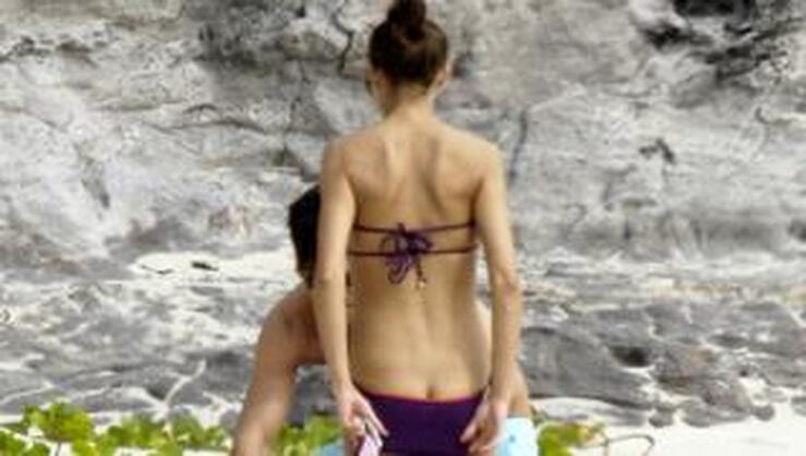 Fotos: 10 famosas 'pilladas' en la playa en su peor momento