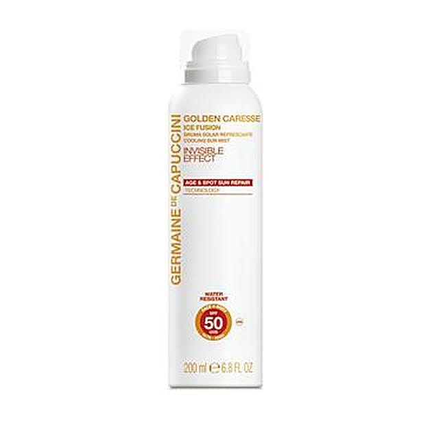 En verano, la gimnasta protege su piel con Ice Fusion, la bruma solar de la línea Golden Caresse de Germaine de Capuccini.