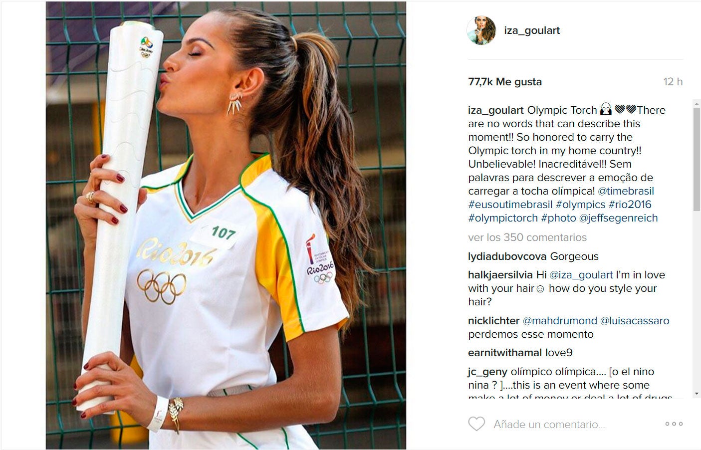 La modelo brasileña Izabel Goulard con la antorcha olímpica