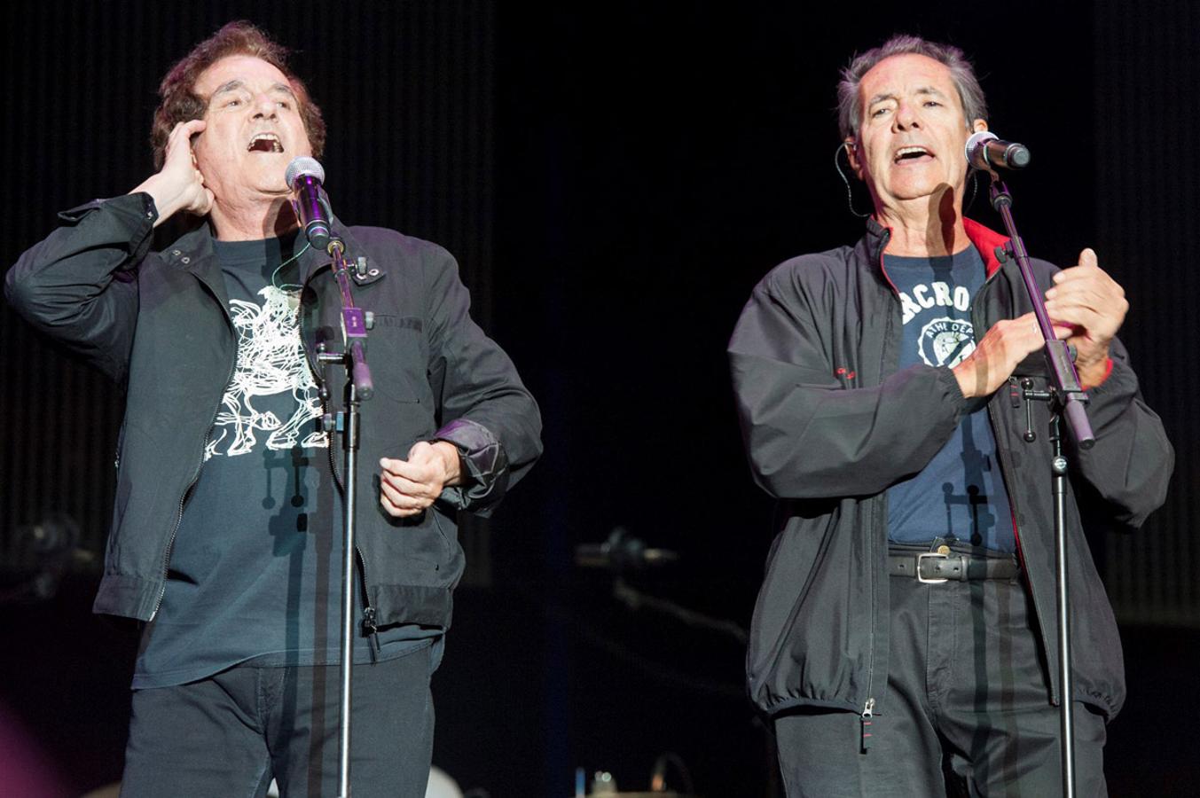 El Dúo Dinámico deleitó con sus grandes éxitos al público asistente al festival de la localidad burgalesa de Aranda de Duero