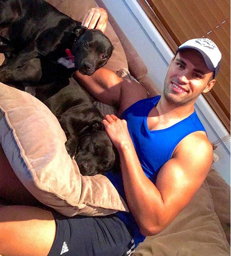 En varias de las fotos de su activo perfil de Instagram se le ve posar con sus mascotas.