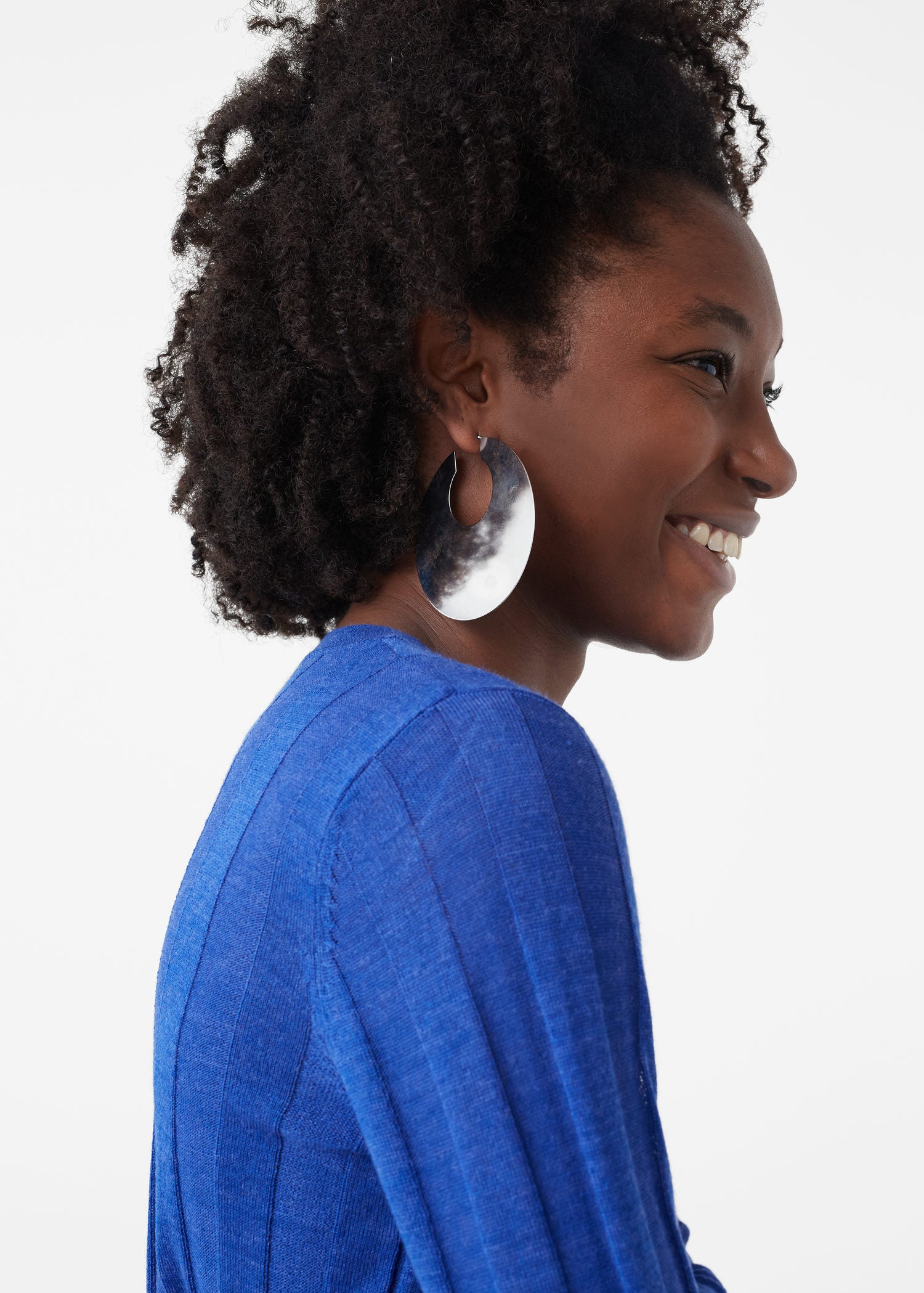 Otra de las joyas tamaño maxi disponible en Mango (Precio: 7.99 euros)