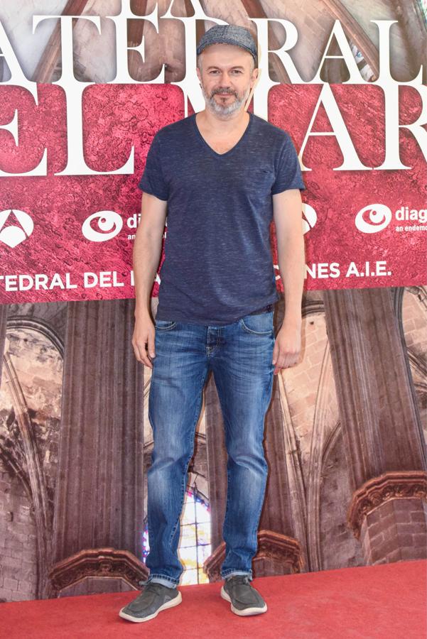 El Padre Albert, al que dará vida Tristán Ulloa, es un humilde sacerdote del barrio de la Ribera de Barcelona al que 'La Catedral del Mar' le cambiará la vida.