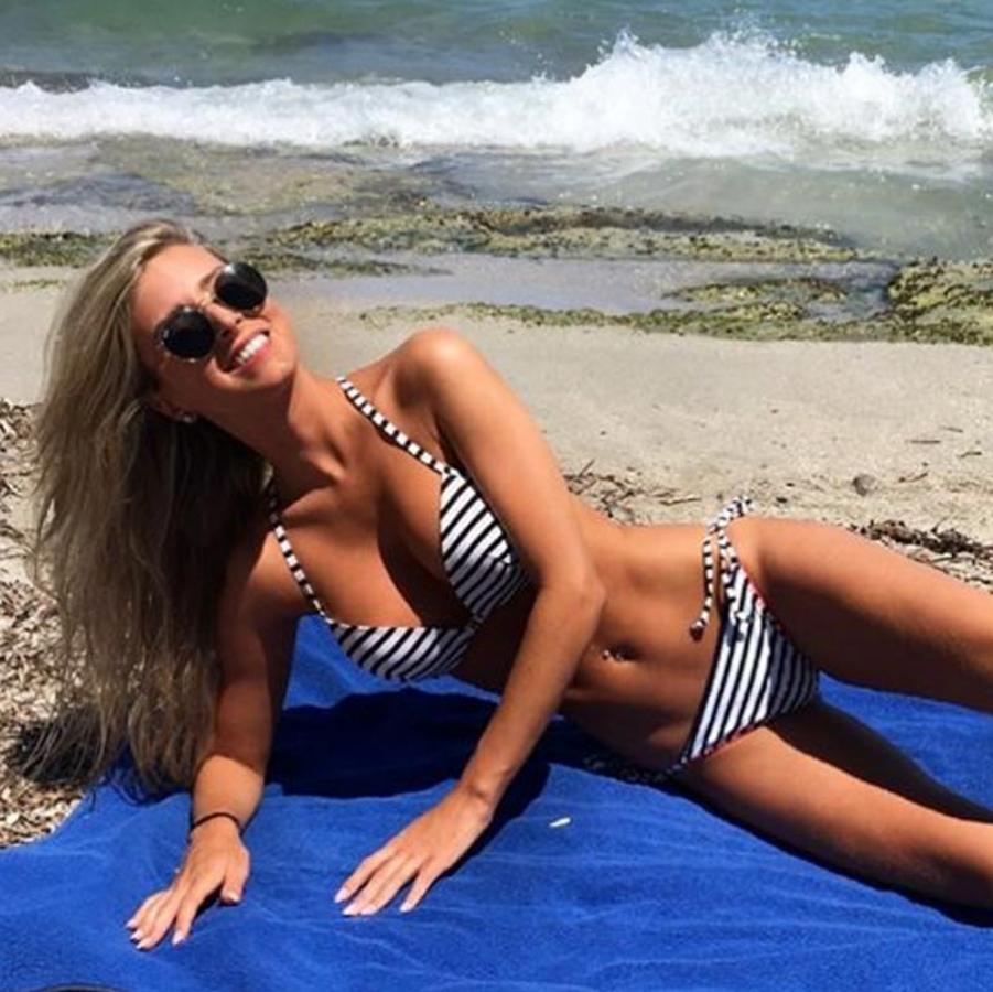 Marina Montaner posa en la playa en una de las imágenes de sus redes sociales.