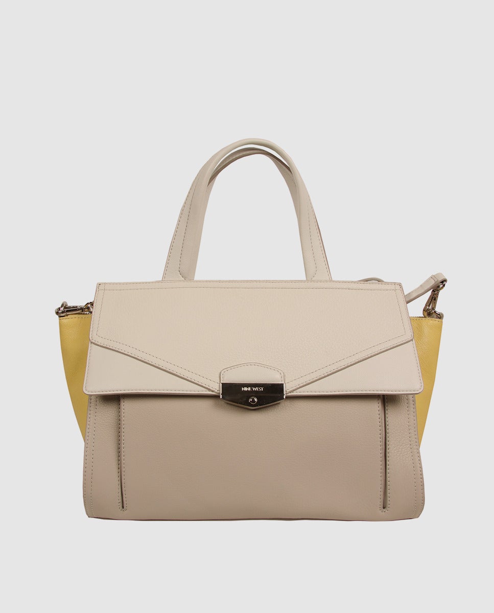 Este bolso de estilo clásico ideal para el día lo encontrarás en El Corte Inglés (Precio rebajado de 129 euros a 51.60 euros)