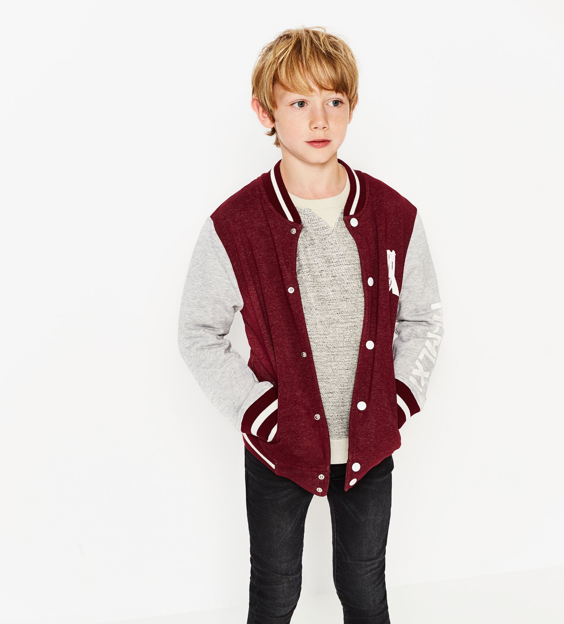 La chaqueta beisbolera, un clásico de la vuelta al cole que encontrarás en Zara.