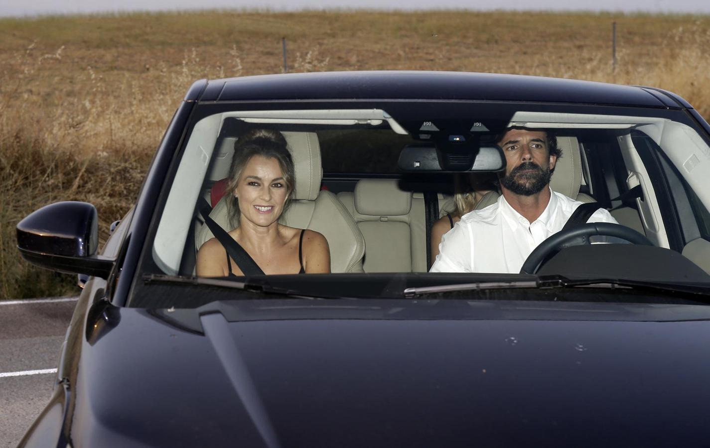 Otra de las compañeras de programa de Rocío Carrasco llegaba en un coche conducido por su pareja.