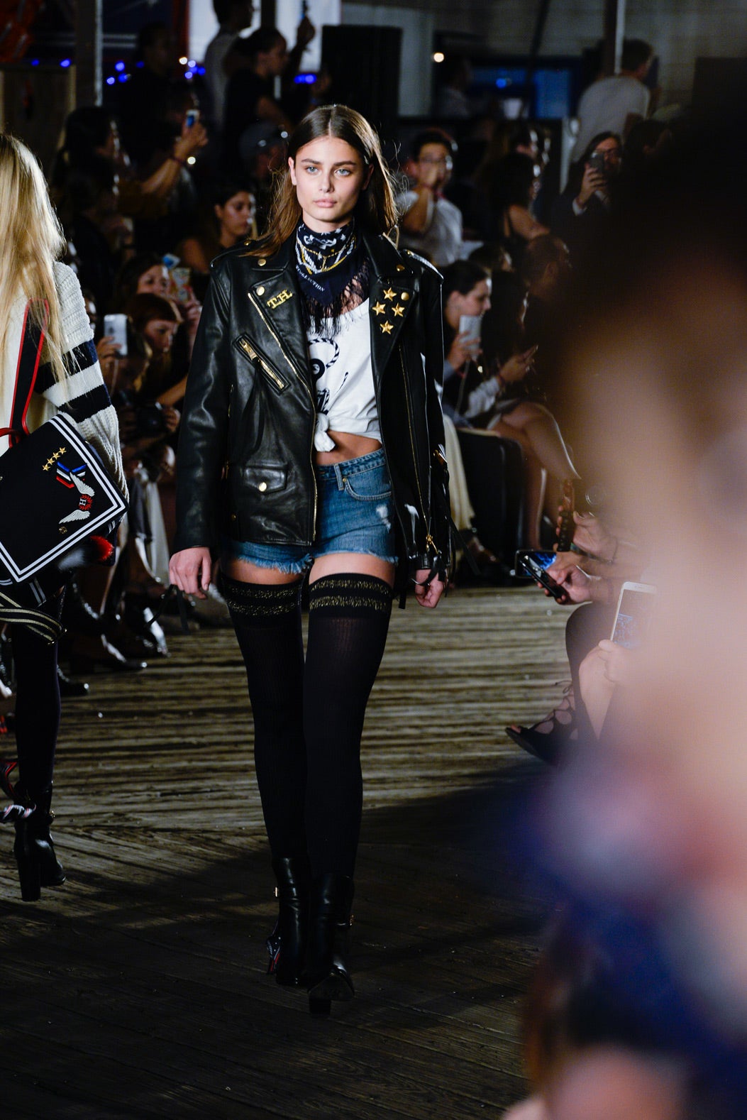 Algunas de las modelos que desfilaron la colección fueron Hailey Baldwin, Taylor Hill, Vittoria Ceretti, Imaan Hammam, Hanne Gaby Odiele o Lineisy Montero.