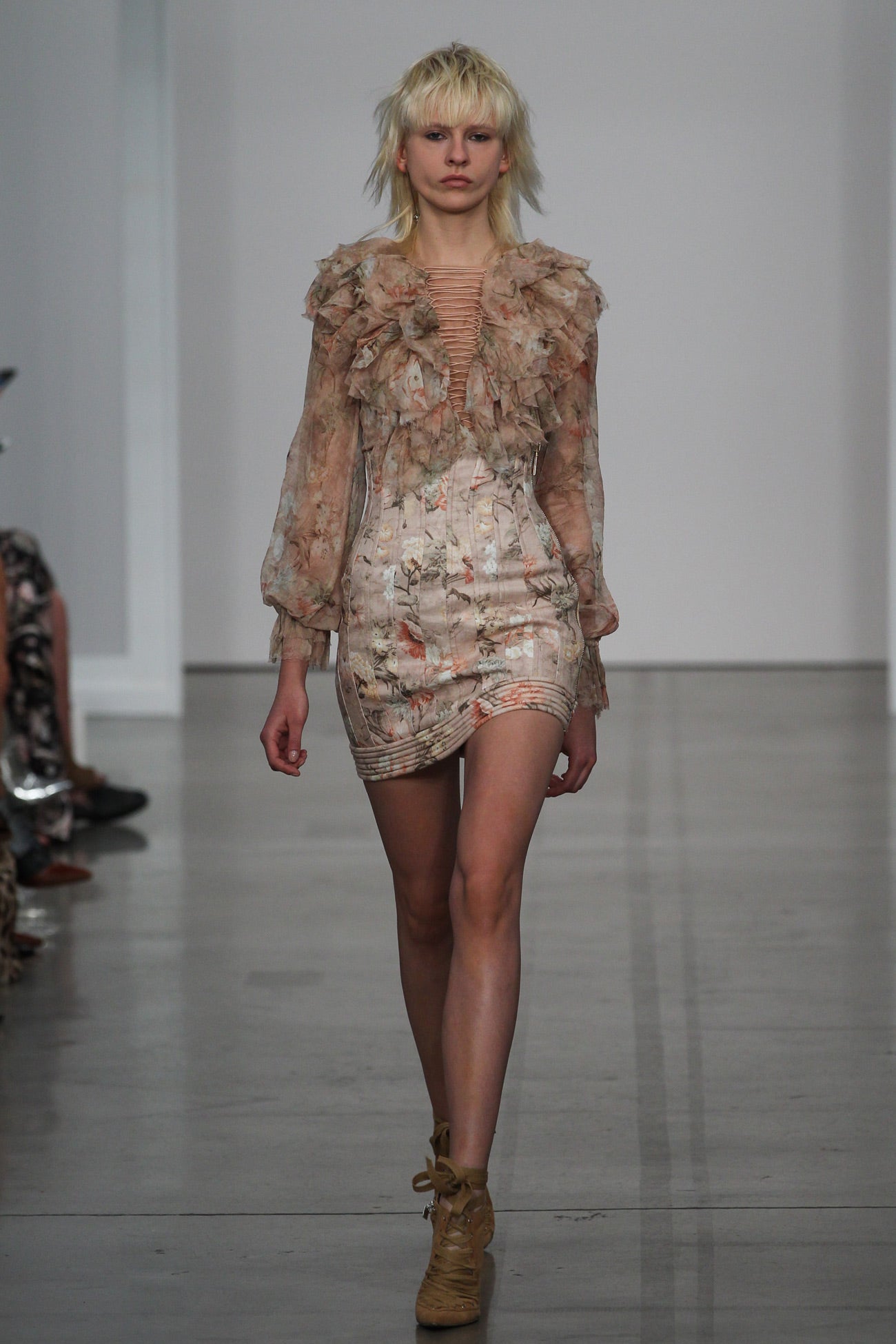 Los volantes son el principal elemento de su colección