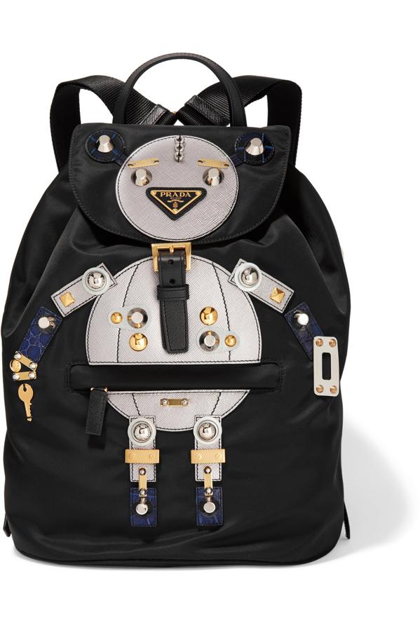 Solo para los bolsillos más afortunados, esta divertida mochila de Prada (Precio: 1300 euros)