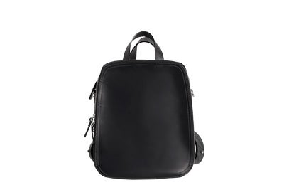 La firma m0851 también incluye en su colección otoño-invierno mochilas como esta (Precio: 459 euros)