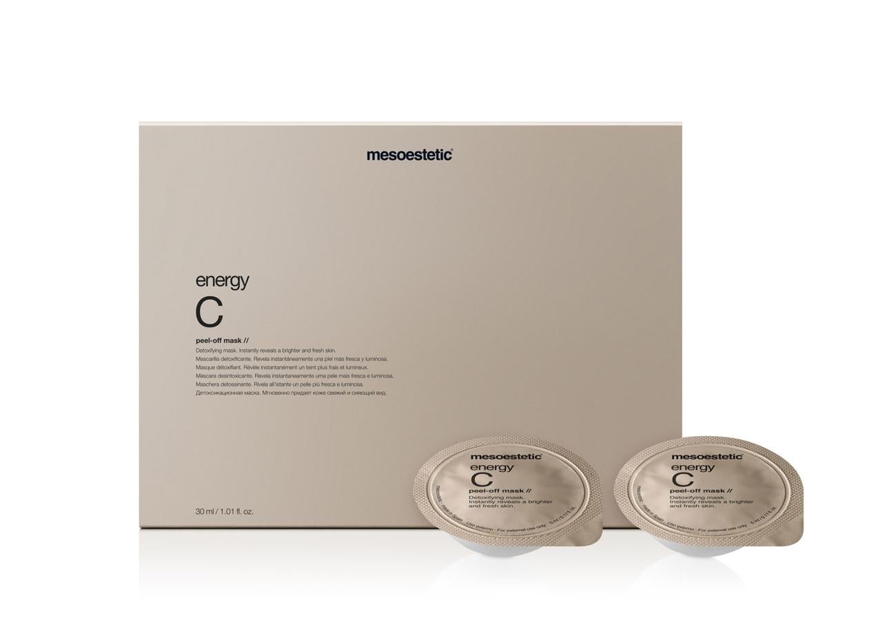 Para pieles apagadas o deshidratadas. Altamente concentrada en vitamina C, previene el envejecimiento prematuro de la piel, elimina las impurezas, disminuye las líneas de expresión y aporta un tono más luminoso y uniforme. Además estimula la síntesis de colágeno y de ácido hialurónico del organismo. Después de su aplicación, su untuosa textura forma una película uniforme sobre la piel. (39,29€, 6 cápsulas monodosis)