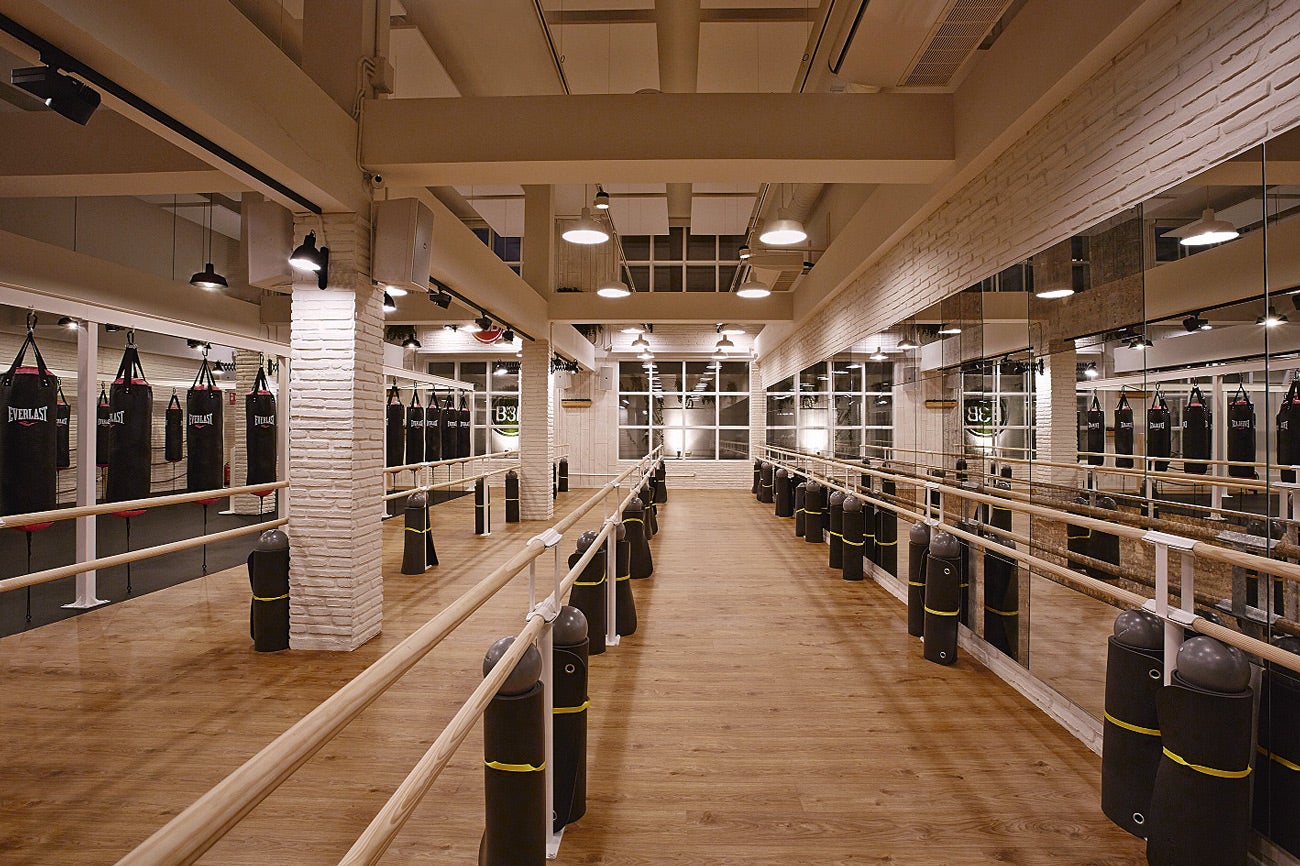 Ballet, pilates y yoga en 45 minutos. La mezcla de estas tres disciplinas que propone el estudio B3B Woman es la combinación perfecta para esculpir y tonificar piernas, glúteos, brazos y abdomen. Es la alternativa a la clase de bici, ballet y boxeo con la que empezaron. Telf.: 910 327 483.