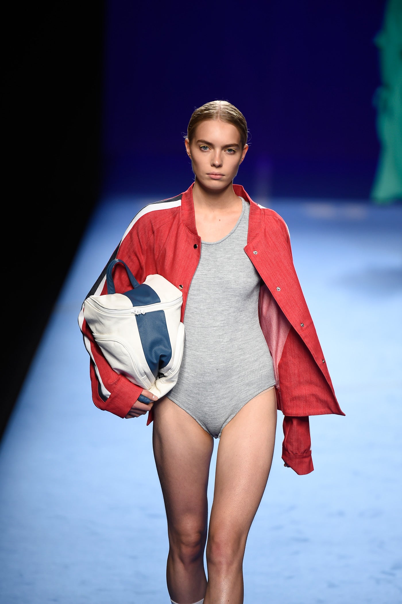 Esta colección ya está a la venta desde 45 euros, siguiendo la tendencia 'watch it, buy it' de algunos diseñadores internacionales.