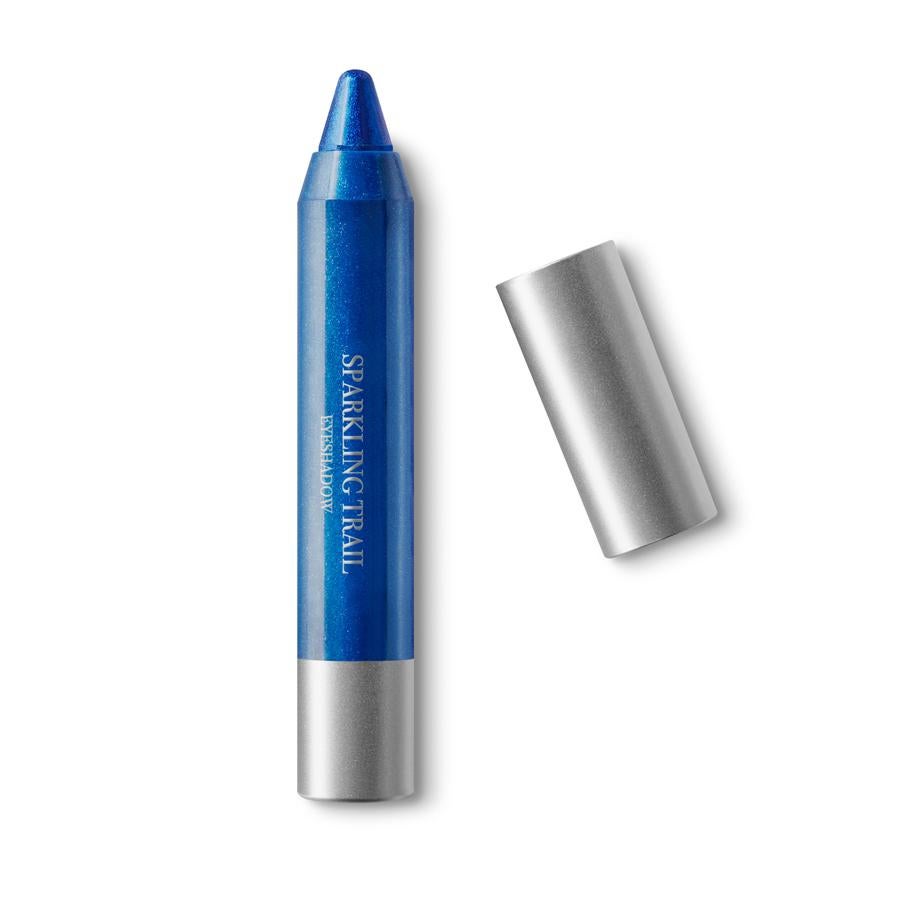 Sparkling Trail Eyeshadow de la colección limitada Neo Noir es una sombra de ojos en formato lápiz ultrabillante y de larga duración. 5 tonos. (6,90€)