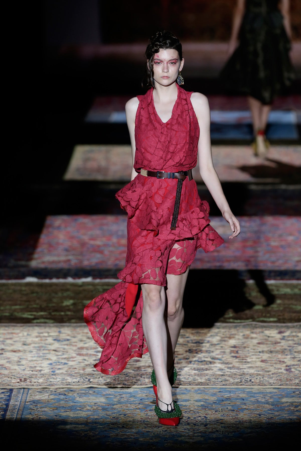 Ana Locking pretendía mostrarnos una forma diferente de entender la riqueza de los tejidos y lo suntuoso de las prendas.