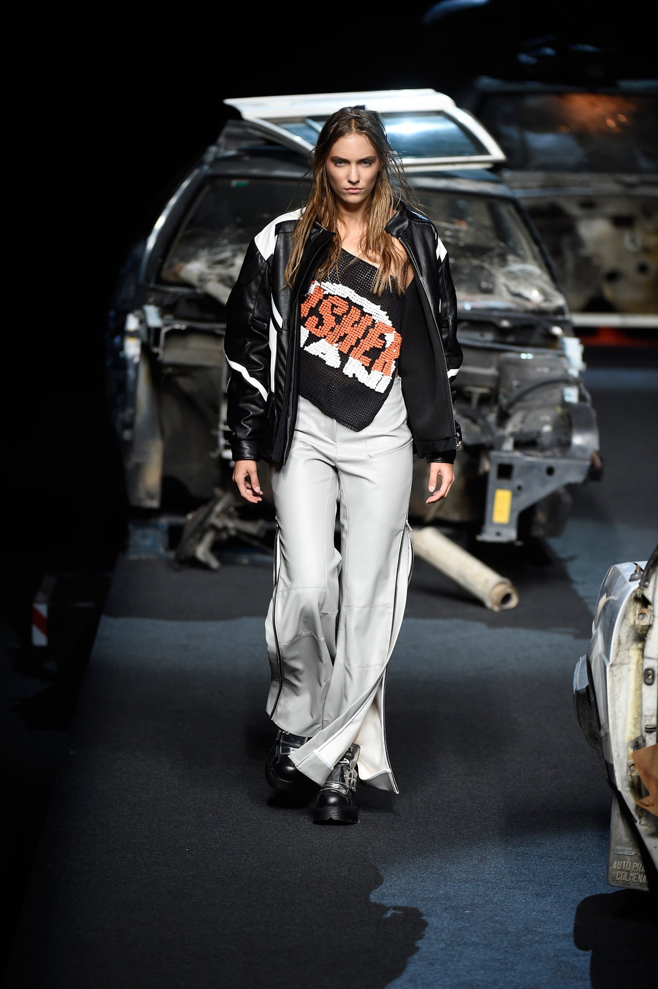 Esta colección no nos ha dejado indiferentes ante los estilismos y puesta de escena 'underground'.