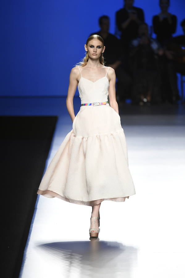 De corte lady, uno de los vestidos para la primavera de 2017 que la firma ha subido a la pasarela