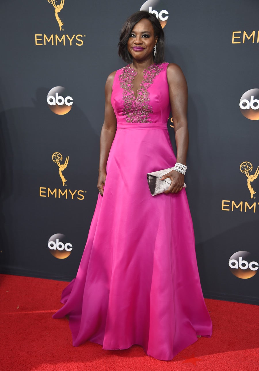 Marchesa es la firma del vestido rosa por el que se decantó la actriz Viola Davis
