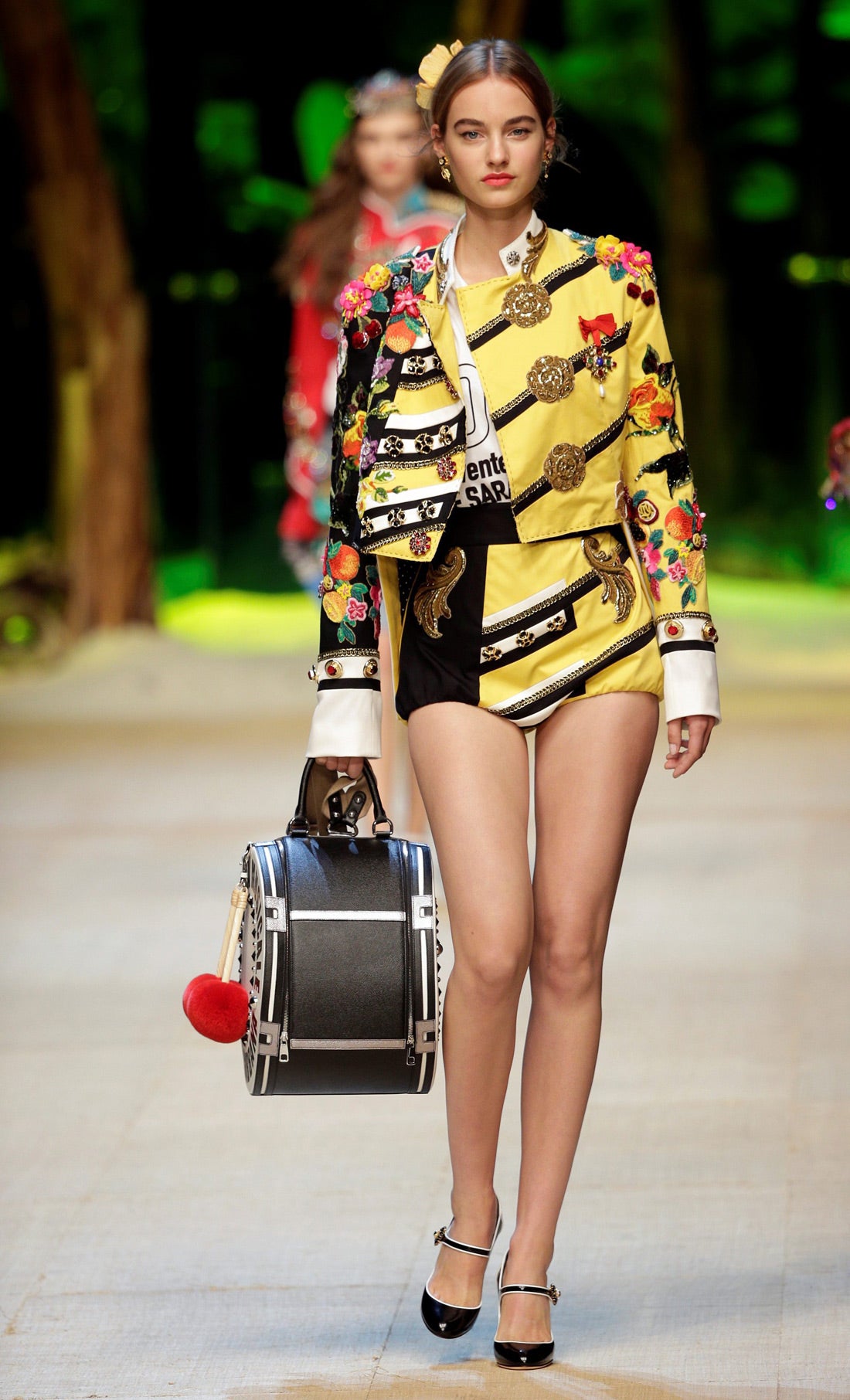 La explosión de colores tan vivos es clave para sus looks.