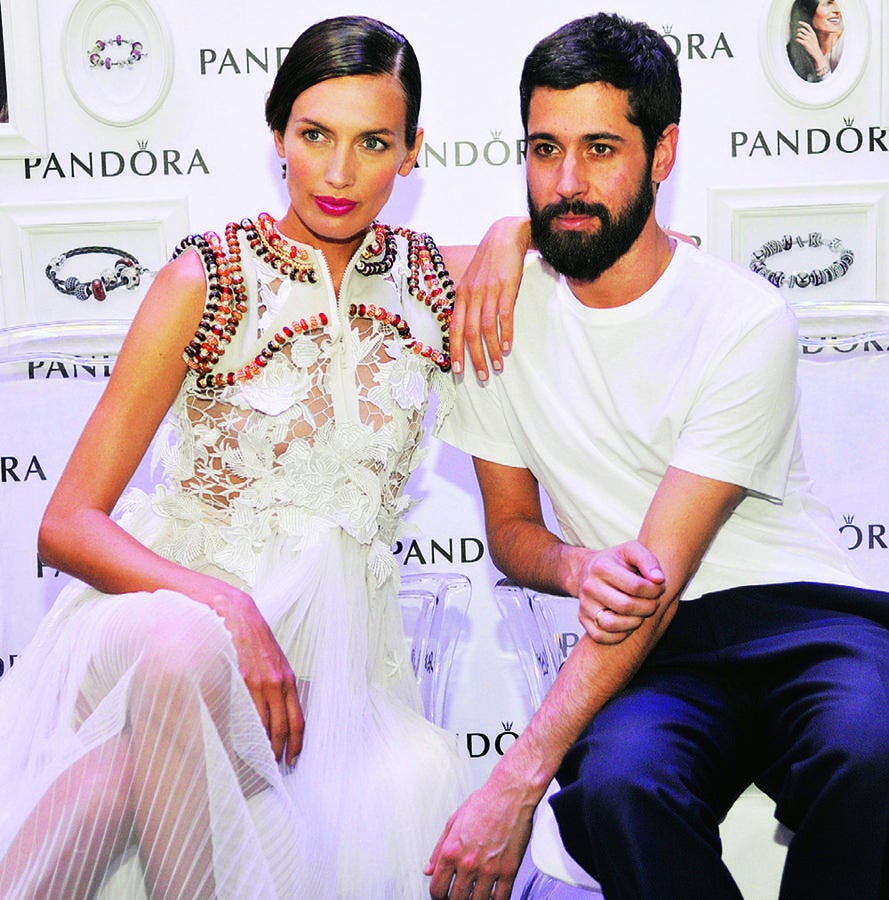 El modisto Moisés Nieto diseñó, en su colección de primavera 2013, una serie de piezas bordadas con más 2.000 joyas de Pandora. El resultado se mostró en un desfile realizado en la flagship store de Telefónica en Madrid en el que participó, poniendo el broche de oro, la top Nieves Álvarez luciendo uno de estos diseños-joya.