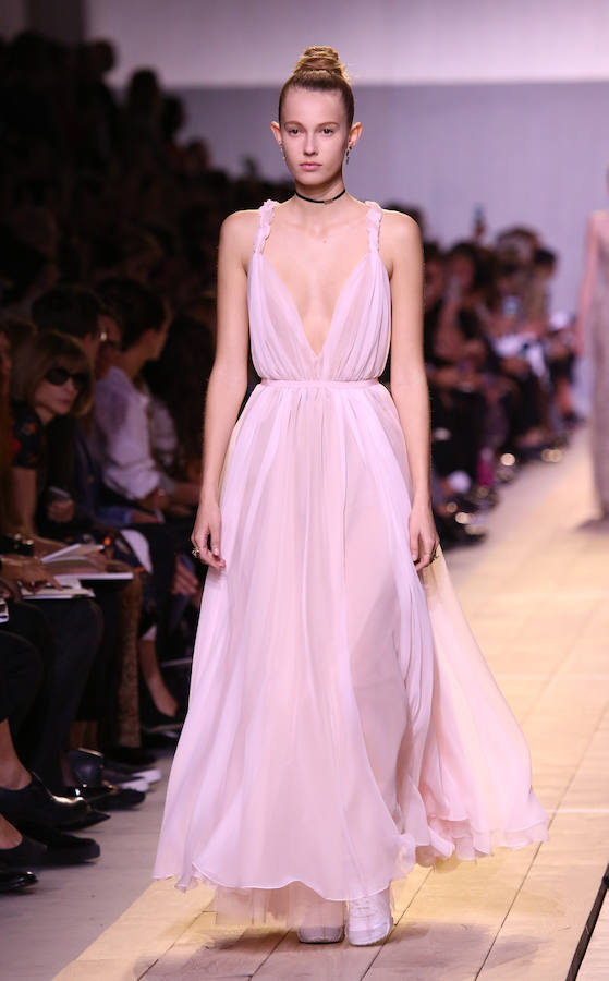 En color rosa, este modelo de tul es una de las apuestas de Dior para la próxima temporada