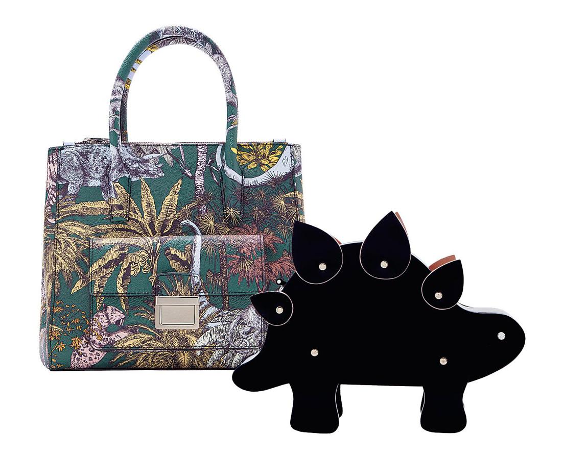 La era jurásica invade prendas y accesorios. Bimba y Lola apuesta fuerte por los dinosaurios esta temporada, en la que celebra su décimo aniversario. Durante esta década, la firma ha forjado su identidad y no ha parado de crecer. www.bimbaylola.com